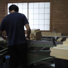 吉野の森の椅子専門の木工所へ工房見学